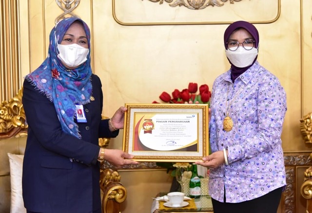 Serahkan Penghargaan kepada Ketua TP PKK Sulsel, BKKBN Bahas Percepatan Penurunan Stunting